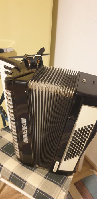 Acordeon  /  72  basi  /