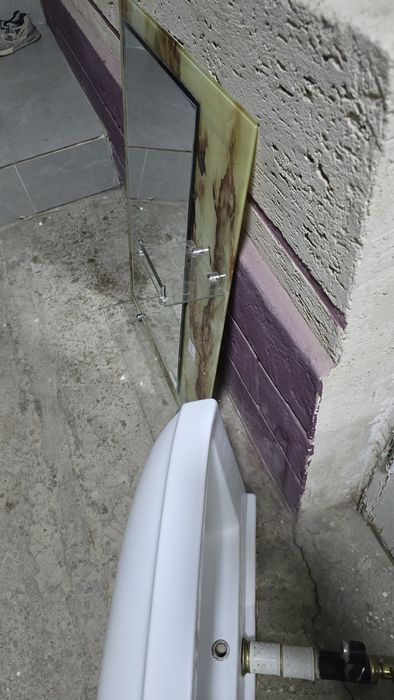 Раковина айна бірге сатылады