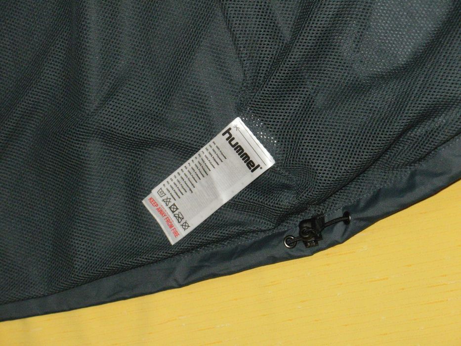 HUMMEL оригинална нова мъжка ветровка L