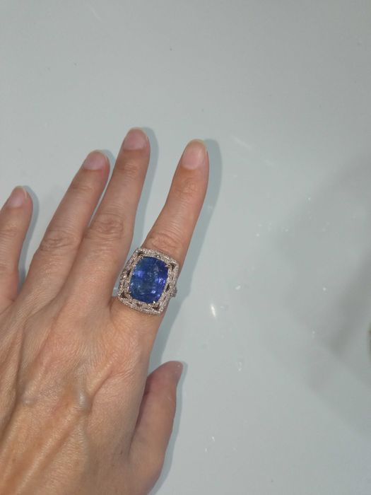 Кольцо с танзанитом и бриллиантами