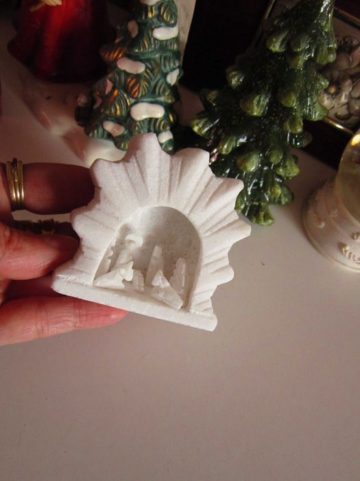 cadou rar Familia Sfanta  piatra alabaster miniatura 1970