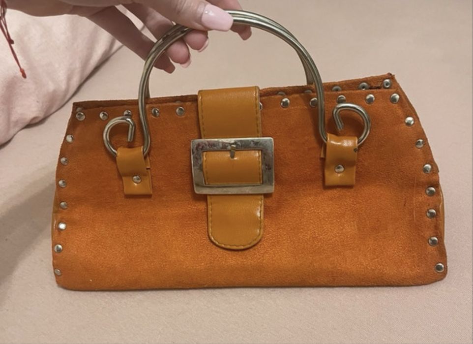 Geantă elegantă damă portocalie, piele întoarsă, cu mânere metalice