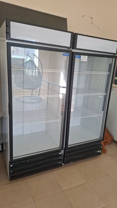 Продается витринный холодильник