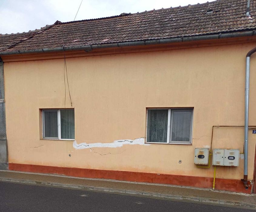 casă de vânzare cu teren – acces din 2 străzi