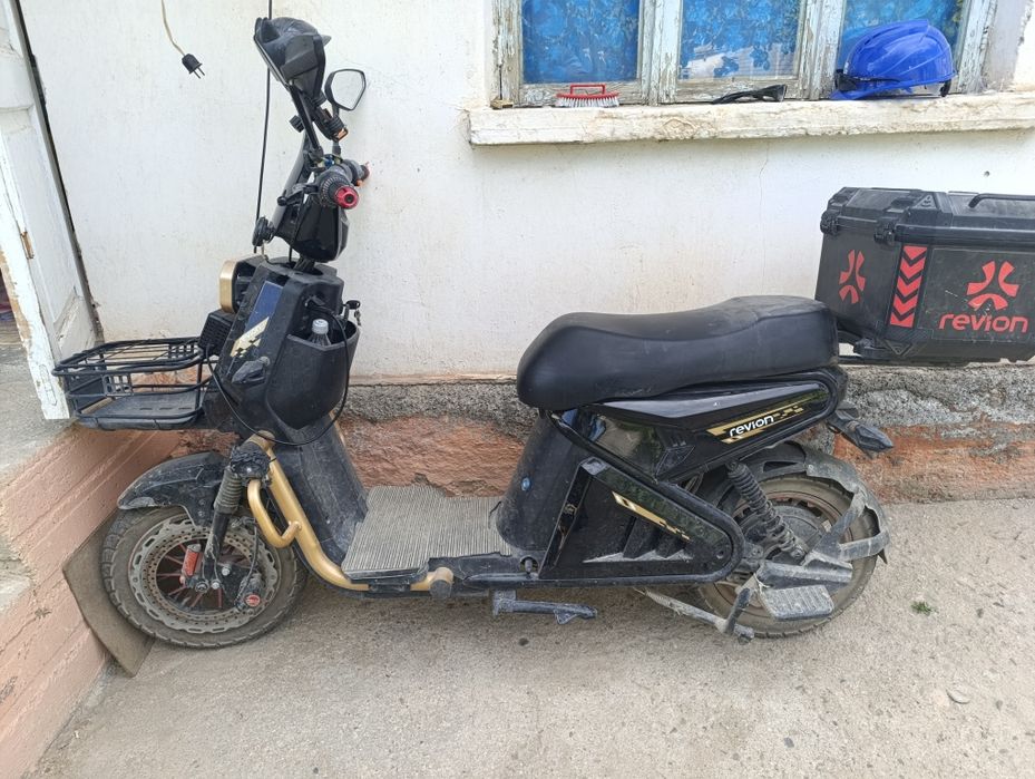 Skuter sotiladi 800 wattlik yurishi holati ideal