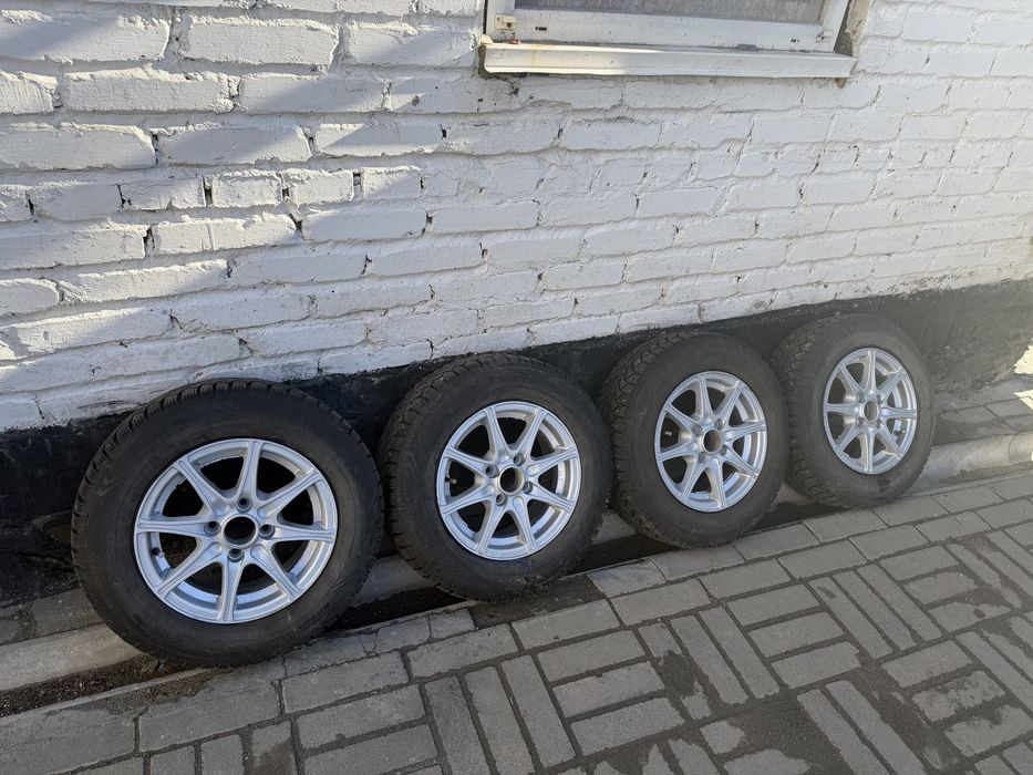 Продам диски с зимней резиной р13 ваз 4.98