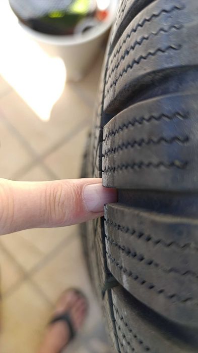 четири зимни джанти 19" инча и нови зимни гуми на 500км пробег.