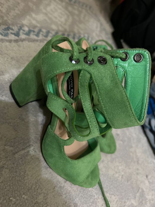 Босоножки замшевые