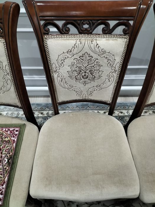 Стол гостинный со стульями