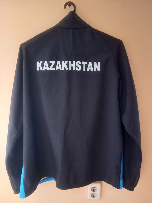 Продам спортивный костюм