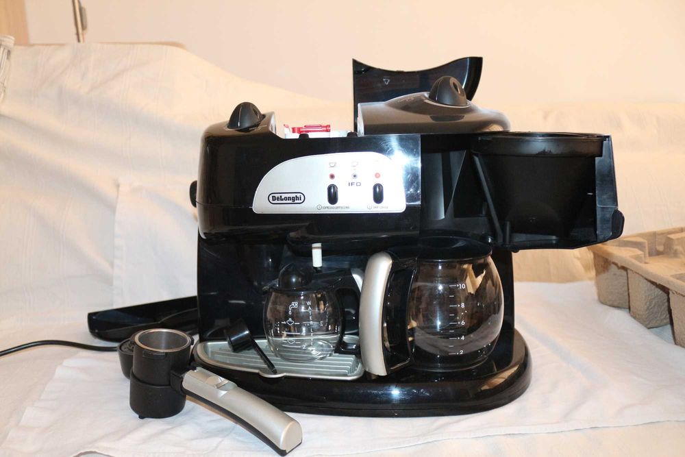 Vand cafetiera expresor DeLonghi BCO 130