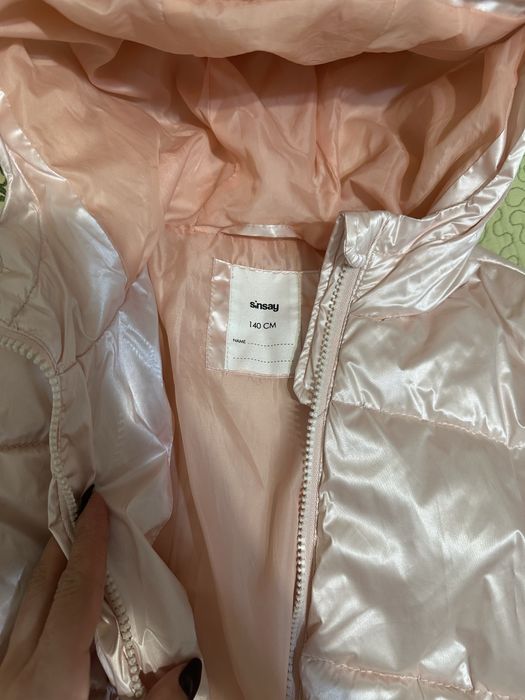 Продам куртку для девочки