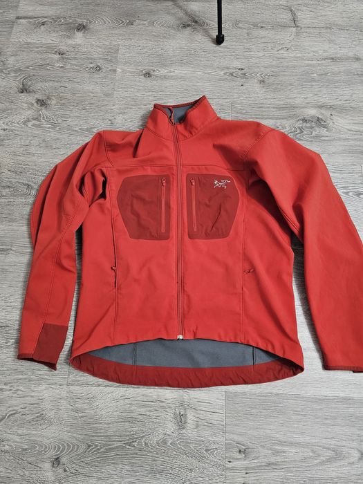 Jacheta bordo Arc'Teryx ptr. Barbati