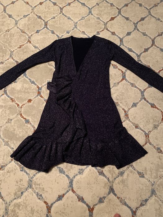 Платье на запах синего цвета