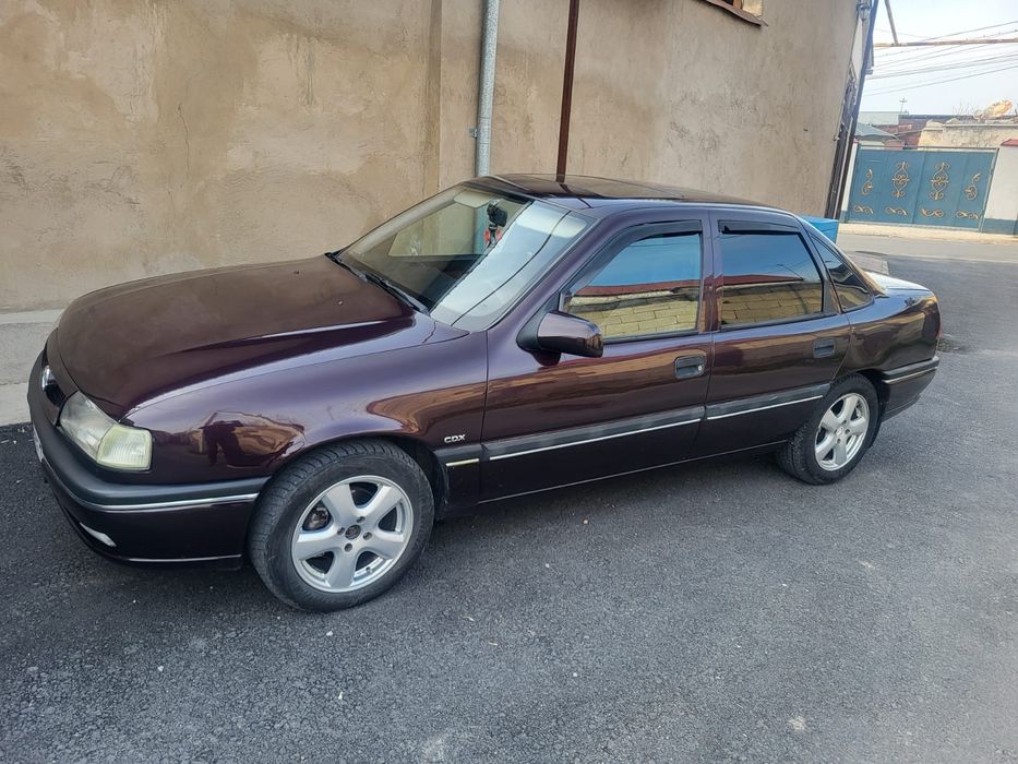 Машина Opel Vectra
