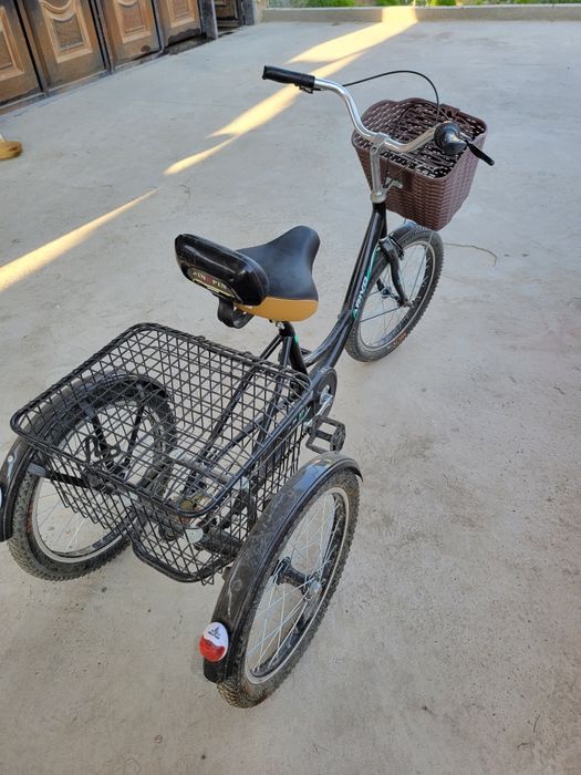 3 balonli velosiped sotiladi.