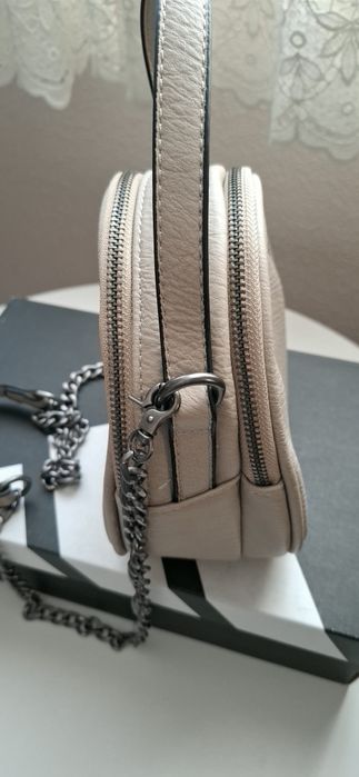 Vand poșeta model deosebit