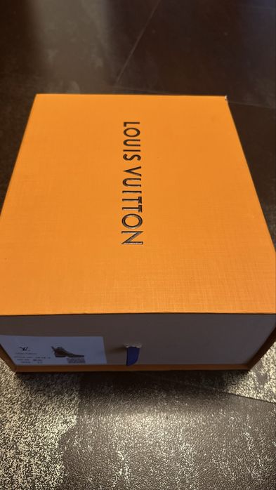 Vand ghete Louis Vuitton noi