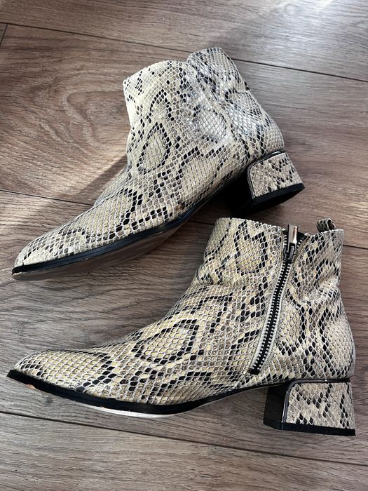 Стилни дамски боти