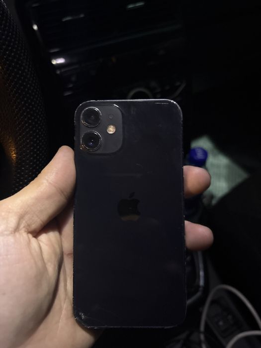 Айфон 12 мини.