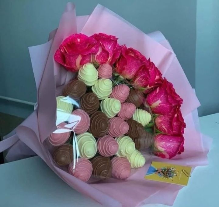 Клубника в шоколаде букет