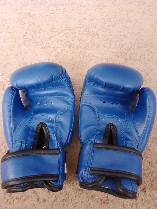 Боксерские перчатки