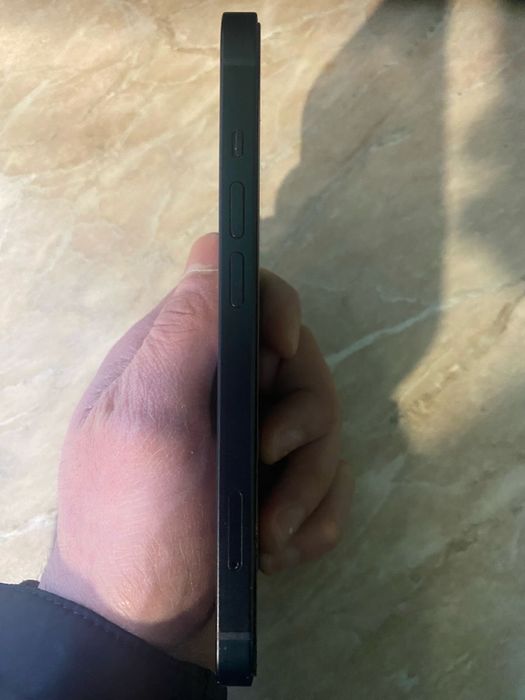 Срочно продается Iphone 13  темно-синий