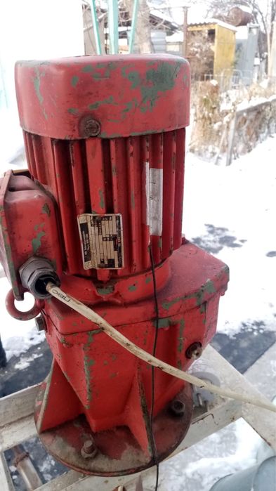 Продам двигатель с редуктором