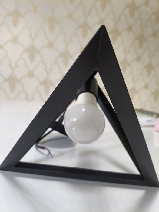 Люстра с лампы..