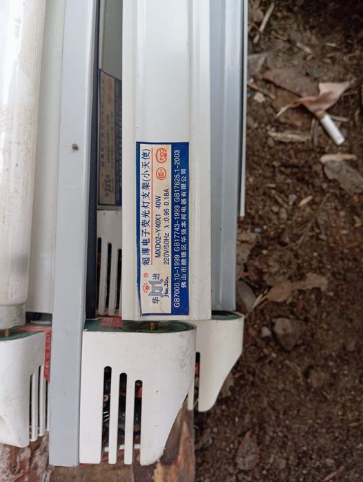 Светильники потолочные.