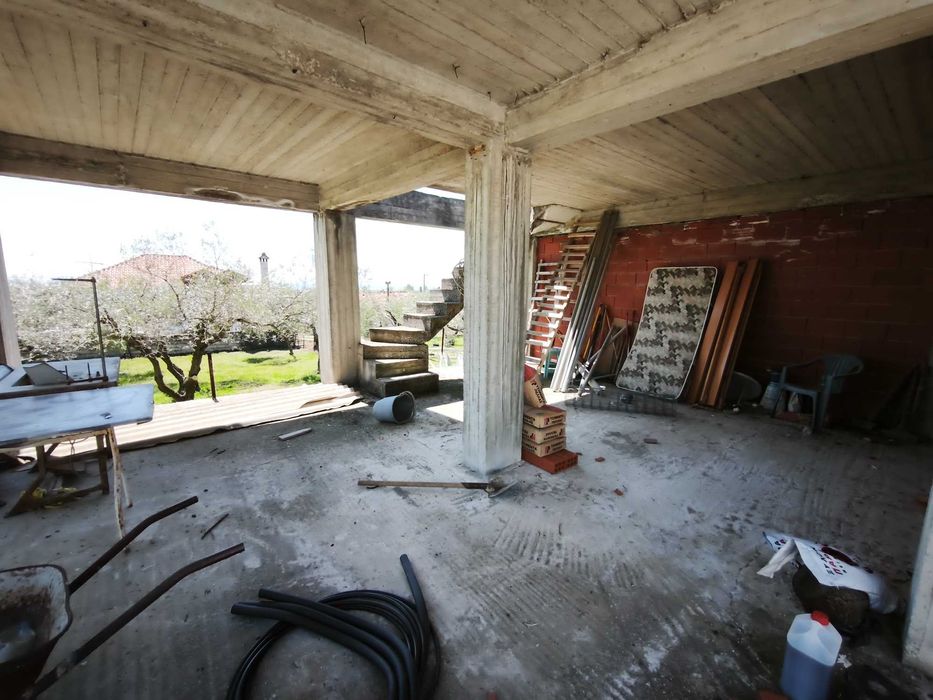 Продава къща 80 м2, апартамент 55 м2, строеж 77 м2, склад 30 м2 с двор 575 м2 в Кердилия, Гърция