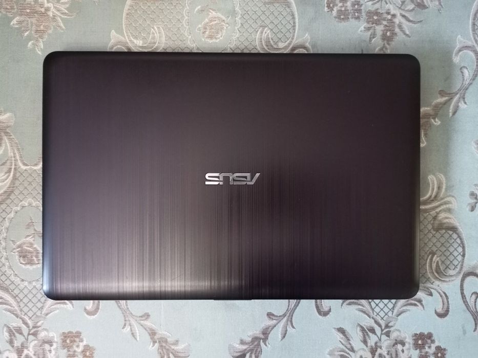 Ноутбук Asus x540y. SSD, Window 10