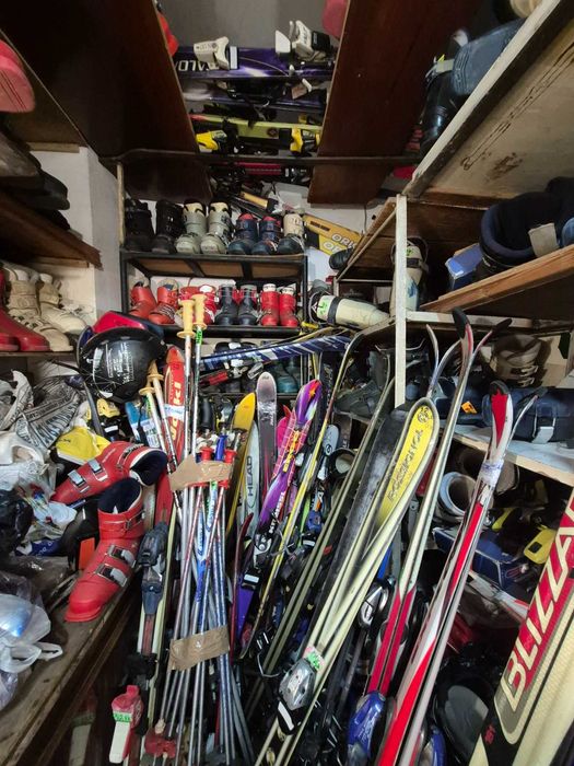 Ски оборудване на едро 25+ каски 100+ ски комплекта