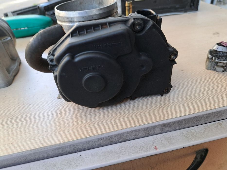 Оригиналена дросел клапа Vw Golf 4 1.6