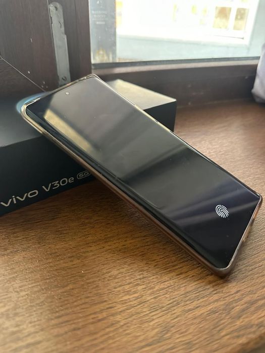 телефон Vivo V30e
