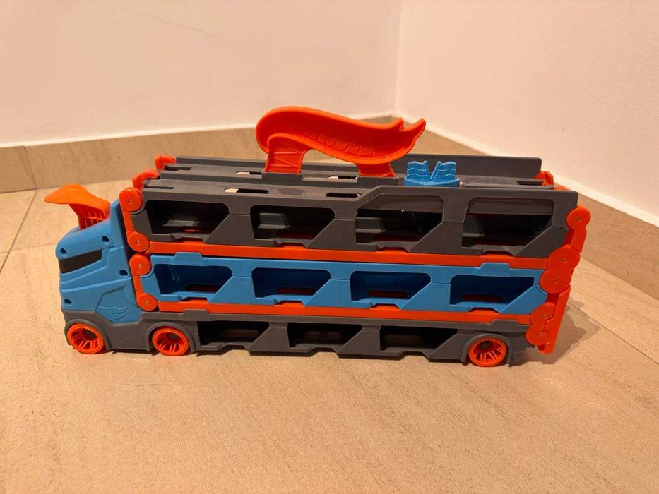 Колекция от Hot Wheels писти