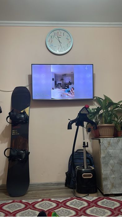 Срочно продаю сноуборд. Закрепки новые  катались только один сезон.