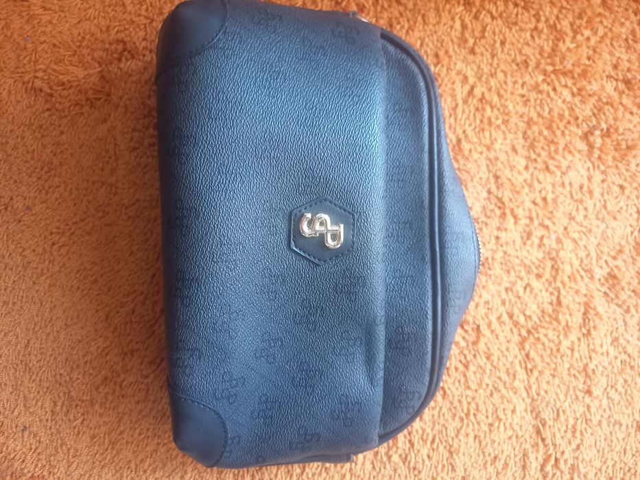 Продавам маркови дамски чанти.