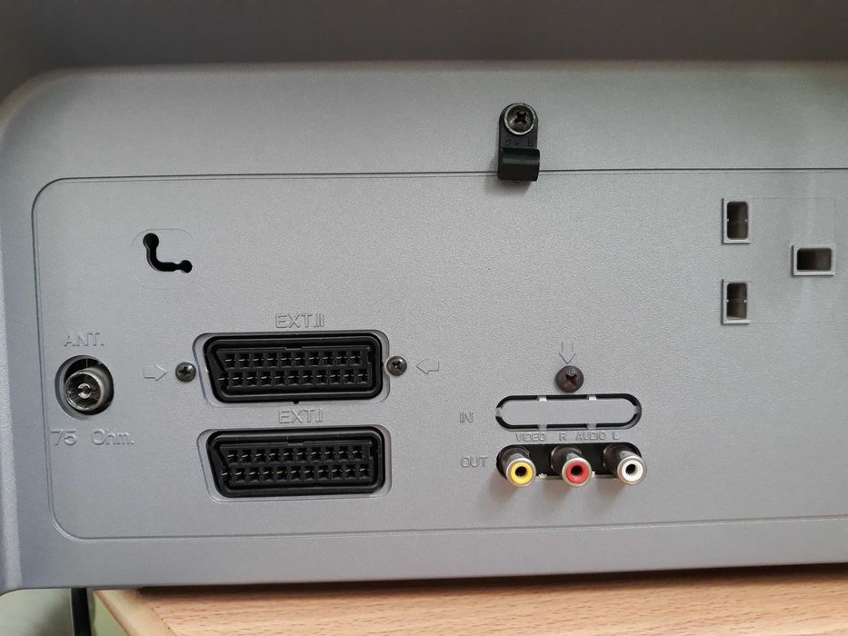 Televizor color clasic.