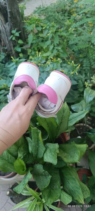 Кросовки для девочки. Кожа. Размер 28