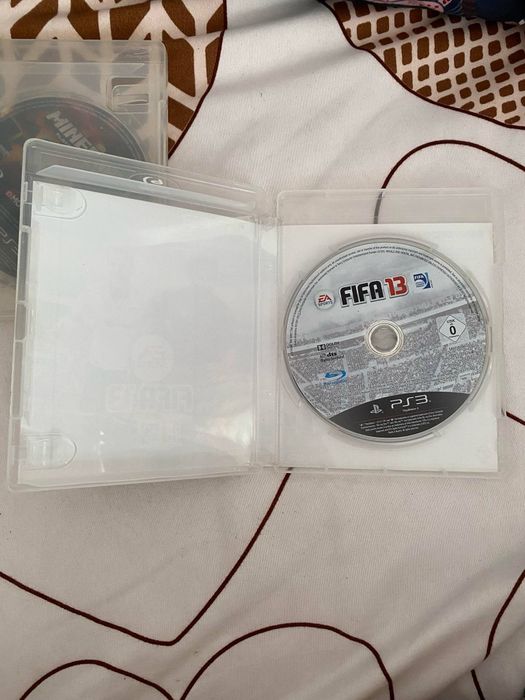 Vând jocuri ps3 FiFa=30 minecraft=90