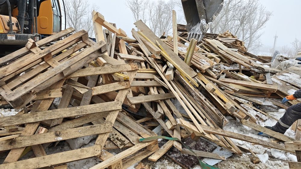 Отдам сломанные поддоны на дрова, за кофе