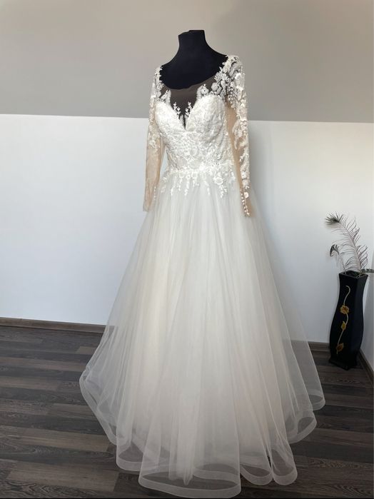 Vand rochie de mireasa tip printesa