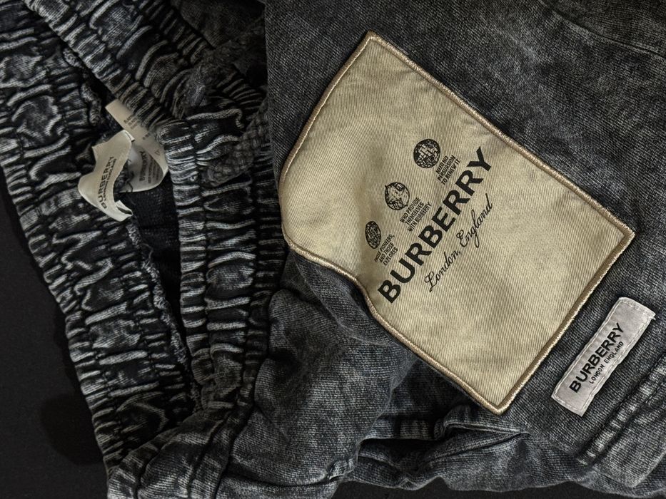 Burberry Къси Панталони L