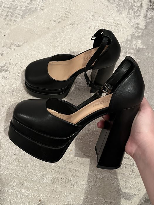 Продам туфли на каблуках