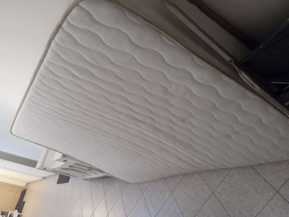 Продавам матрак 140/ 200 , пяна