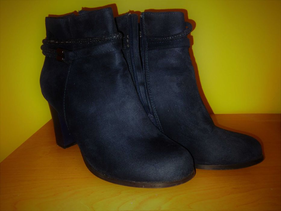 Продавам велурени боти