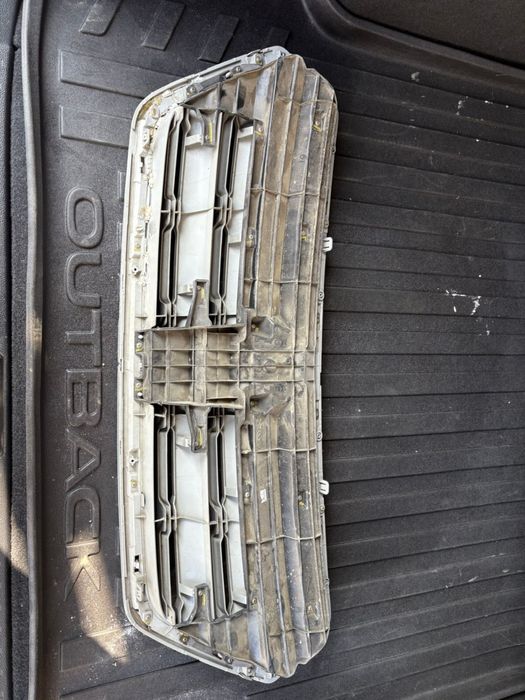 Subaru Outback оригиналл решетка