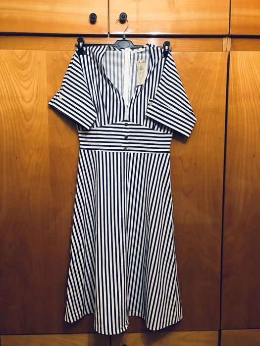 OFERTĂ - Rochie Reserved, nouă, superbă, navy, cu nasturi decorativi