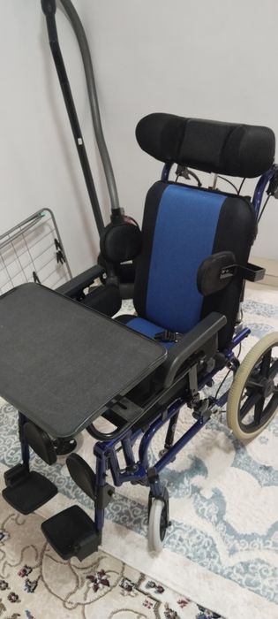 Продам инвалидную коляску